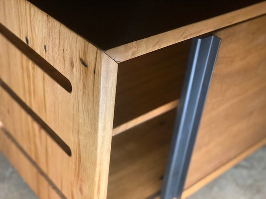 A remarkable shoe cabinet